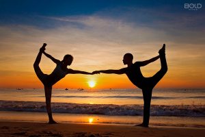 Bộ ảnh Yoga Couple của Bold trên Báo Doanh nhân thành đạt